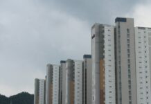 7월 재산세 납부 잊지마세요…재산세 5조 4000억 원 고지 a group of tall buildings