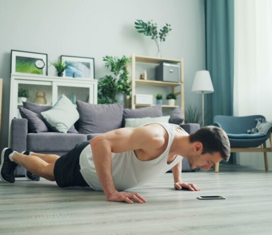 가정에서 실천하는 건강한 운동 a man is doing push ups on the floor