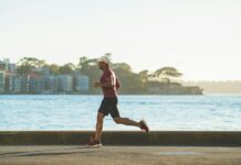 효과적인 운동 프로그램으로 체중감량하기 man running near sea during daytime