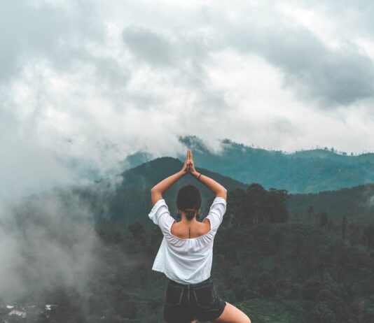 숨만 쉬어도 답답하다면? woman standing on rock facing forest