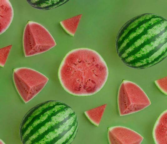 여름철 건강관리, 무더위 속 지켜야 할 생활습관 5가지 a group of watermelons