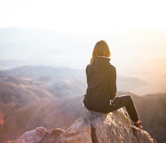 마음의 면역력, 정신건강의 중요성과 지키는 방법 person sitting on top of gray rock overlooking mountain during daytime